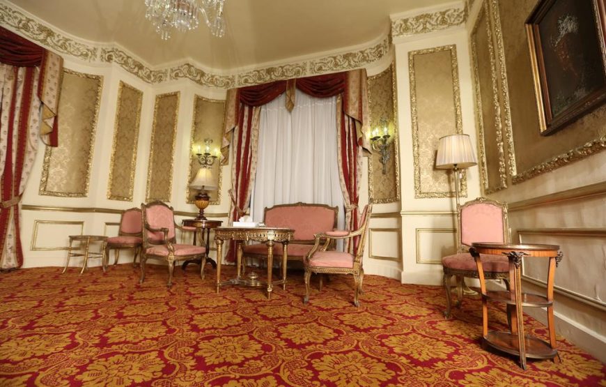 Paradise Inn Windsor Palace Hotel